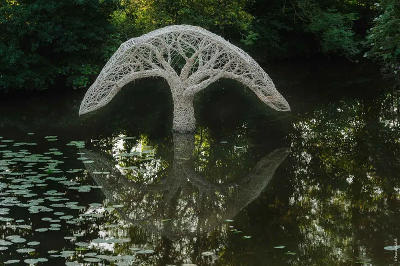 Inhale–Exhale: The Tree and Its Reflection - Installation (2018) - Wild clematis and structure in round steel bar by Véronique Matteudi