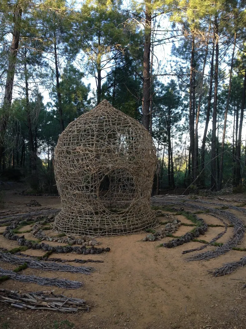 The seed hut - Ateliers & Médiations (2019) - Wild clematis and various plants and minerals by Véronique Matteudi