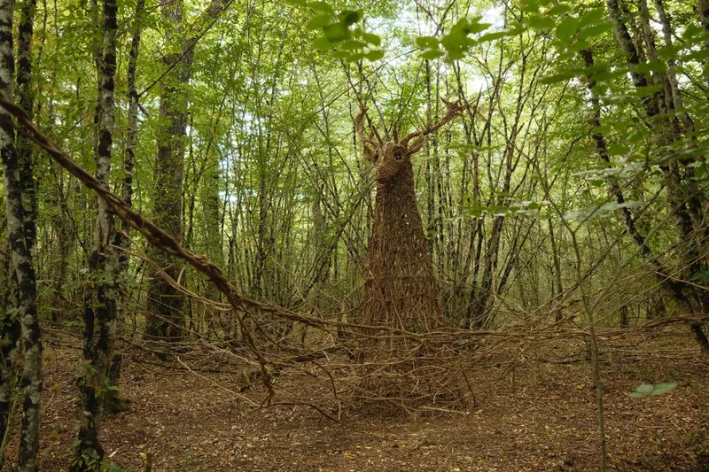 The Spirit of the Forest - Installation (2022) - Wild clematis and structure in round steel bar by Véronique Matteudi