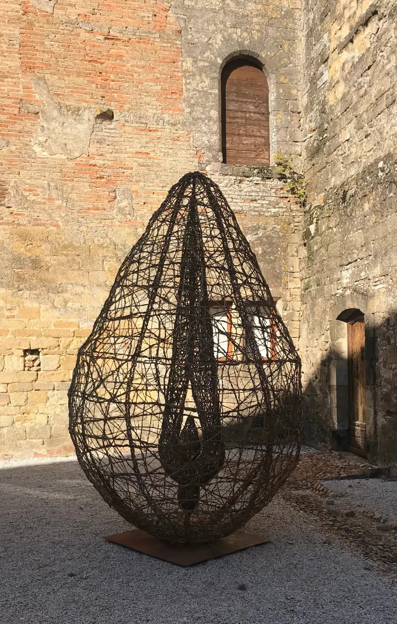 The seed - Sculpture (2018) - Wild clematis and structure in round steel bar by Véronique Matteudi