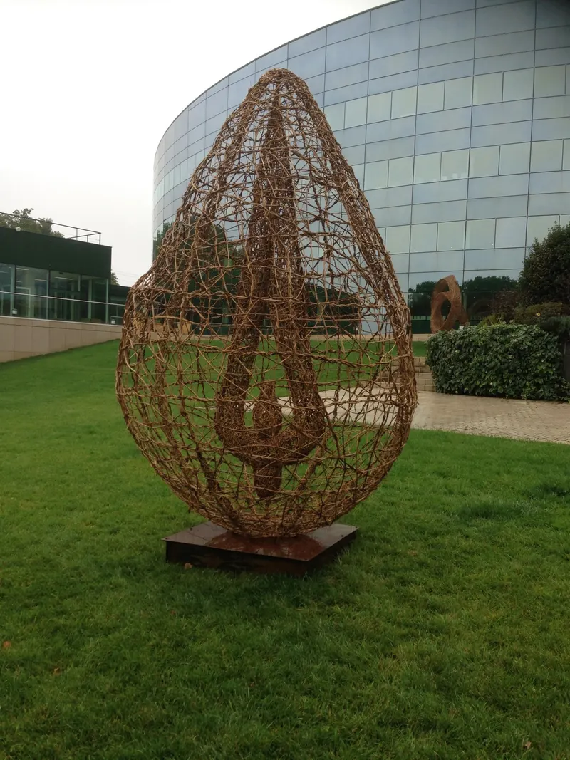 The Invisible Spirit of the Flower - Installation (2018) - Wild clematis and structure in round steel bar by Véronique Matteudi
