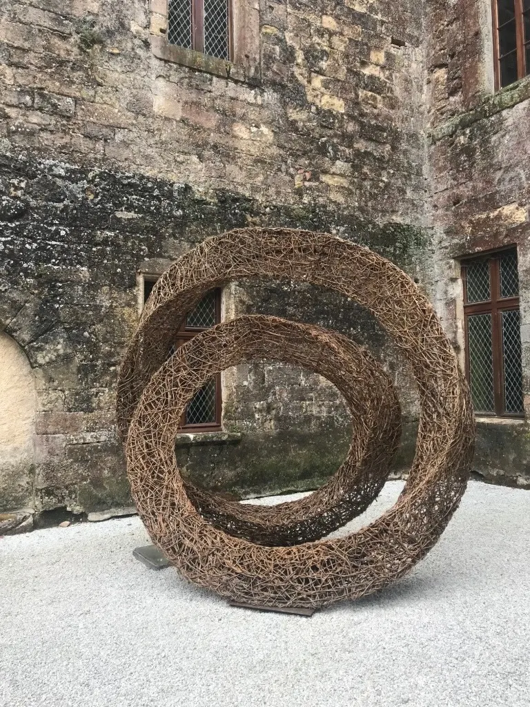 The Door of Time - Sculpture (2018) - Wild clematis and structure in round steel bar by Véronique Matteudi
